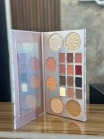 باليت GLEAMING  PEARLS من فورايفر٥٢