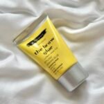 the brow glue 
غراء مصفف الحواجب