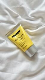 the brow glue 
غراء مصفف الحواجب
